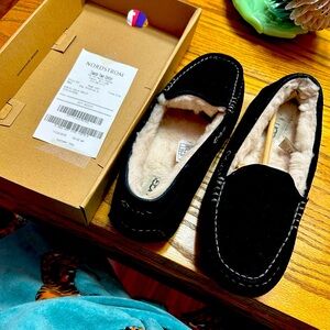 UGG black suede Ansley slipper 8 lounge fur lined